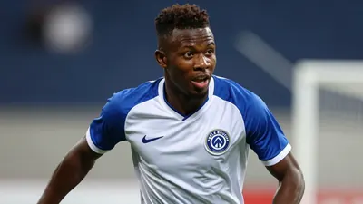 A photorealistic image of a 22-year-old anonymous left back with a Nigerian heritage, wearing a Cercle Brugge jersey in...
