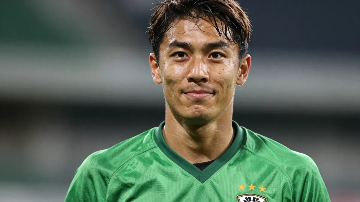 De Japanse aanvaller Ayase Ueda, die drie jaar geleden door Cercle Brugge aan Feyenoord werd verkocht, heeft voor een...