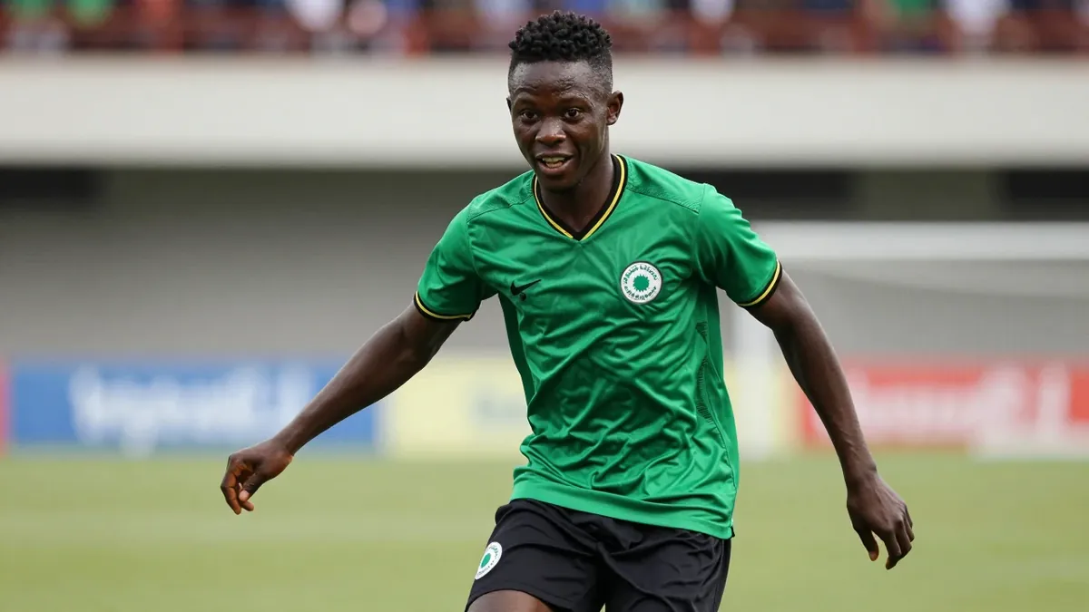 Nieuwe verdediger voor Cercle Brugge: Tayo Adaramola tekent bij de Groen-Blauwen