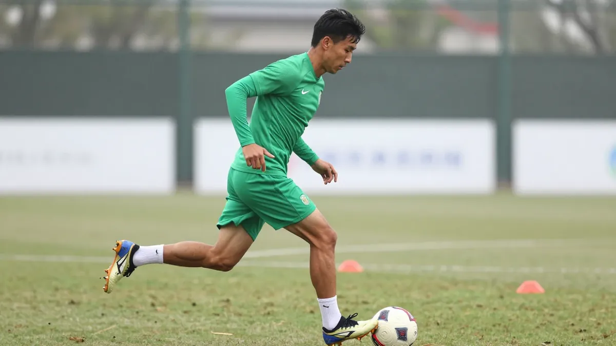 Cercle Brugge have confirmed the signing of 26-year-old South African midfielder Luke le Roux on a free transfer, with...